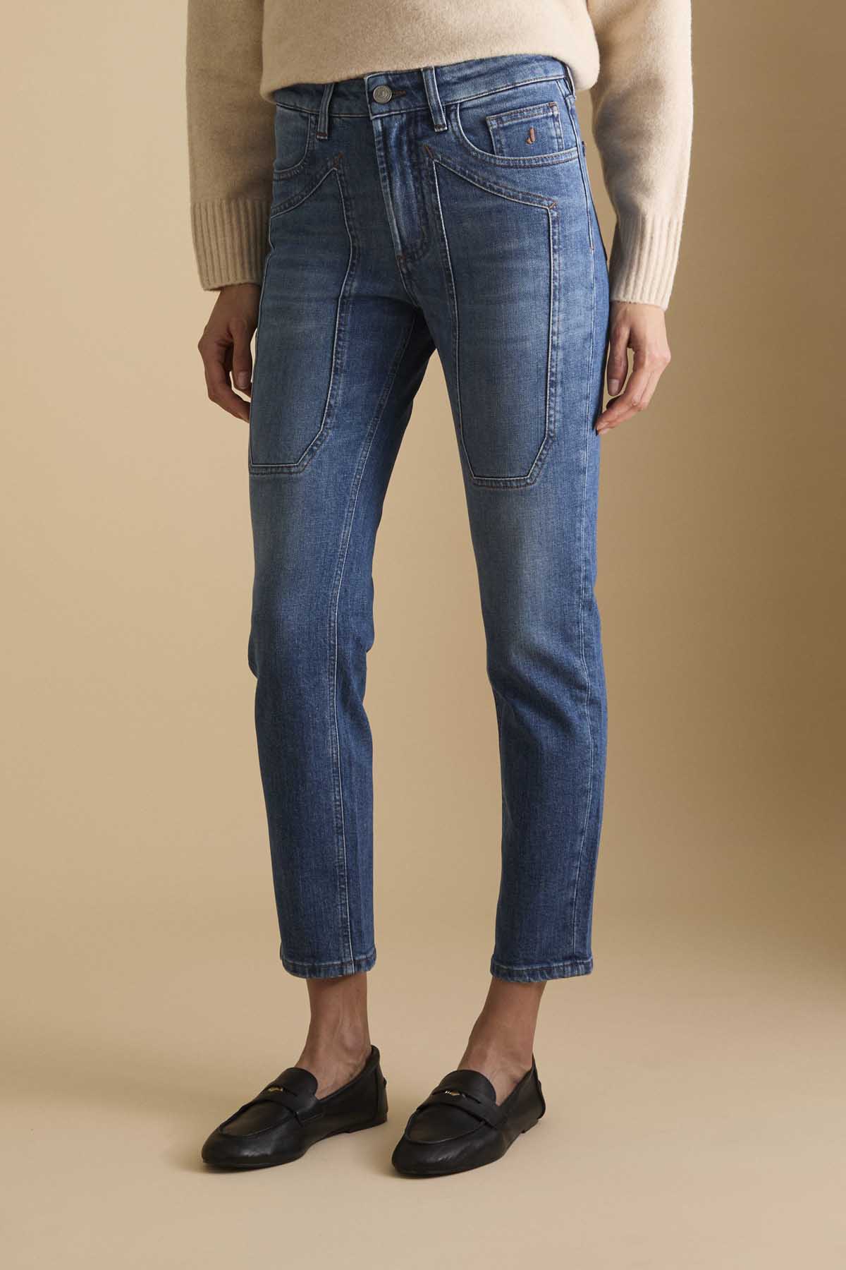 AI24JDPPA317JAYLI001_DENI027_D055_044