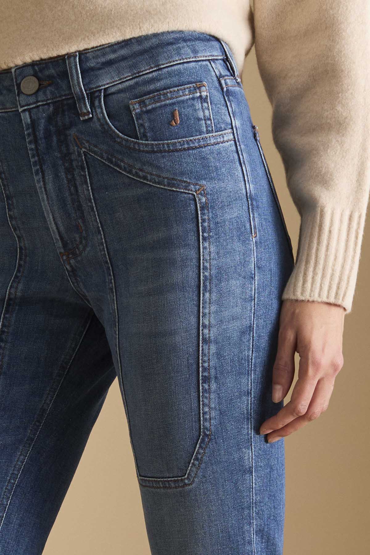 AI24JDPPA317JAYLI001_DENI027_D055_046