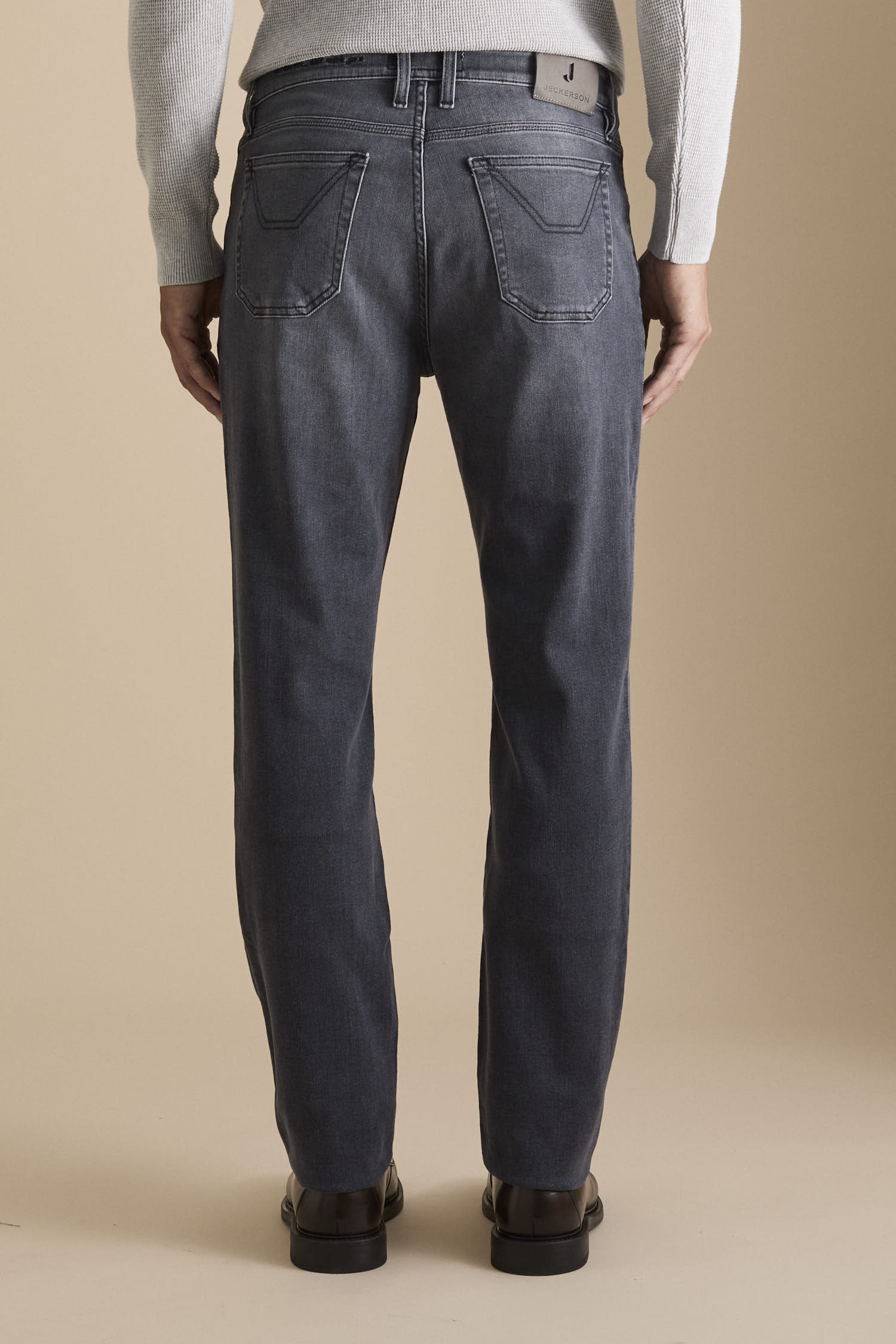 AI24JUPPA077JOHN001_DENI025_D050_124