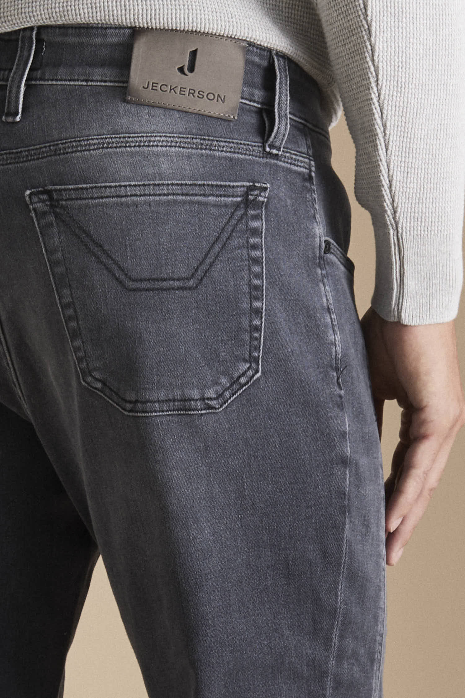 AI24JUPPA077JOHN001_DENI025_D050_125