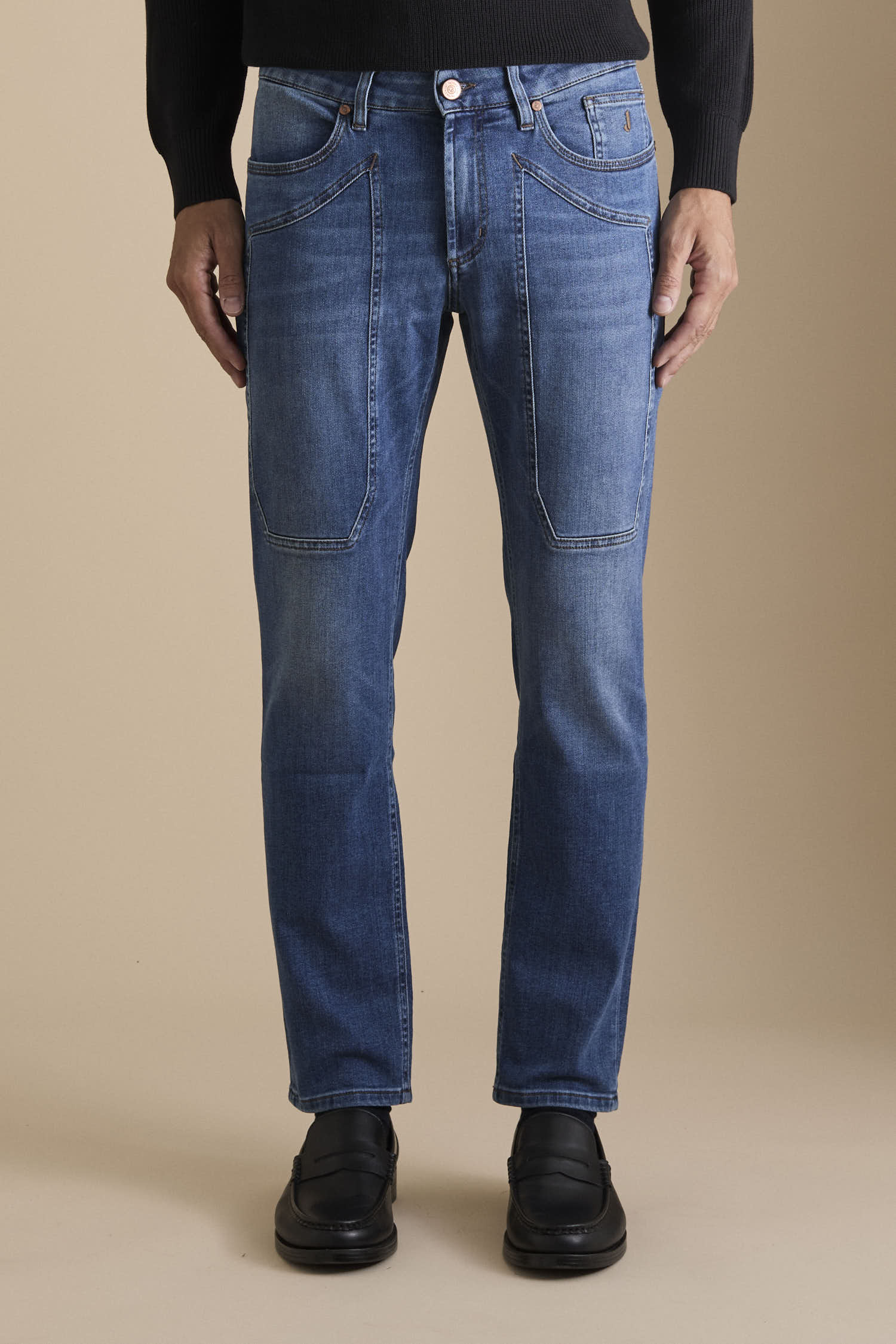 AI24JUPPA100JAMES001_DENI024_D047_276