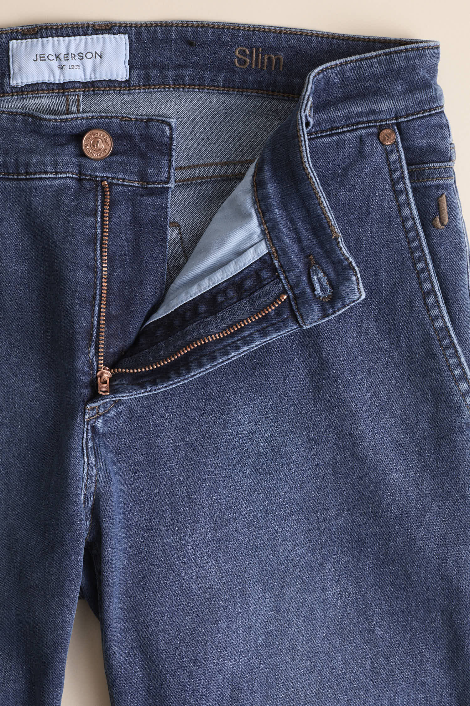 AI25JUPPA014JULIU001_DENI043_D111_217