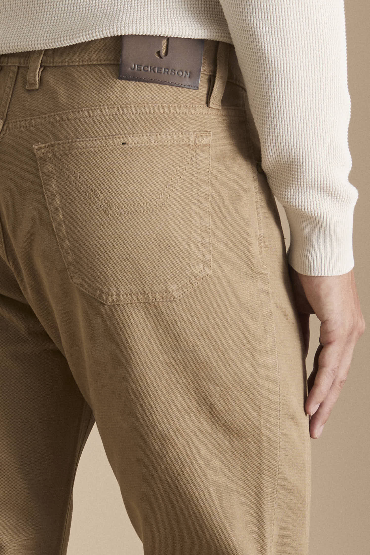 AI25JUPPA077JOHN001_ARMA004_7007_464