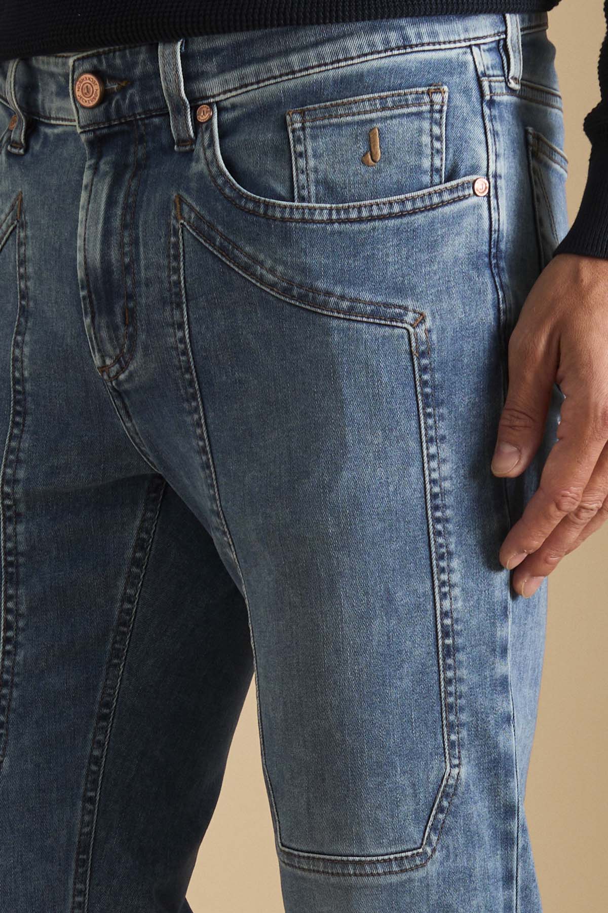 AI25JUPPA077JOHN001_DENI043_D112_444