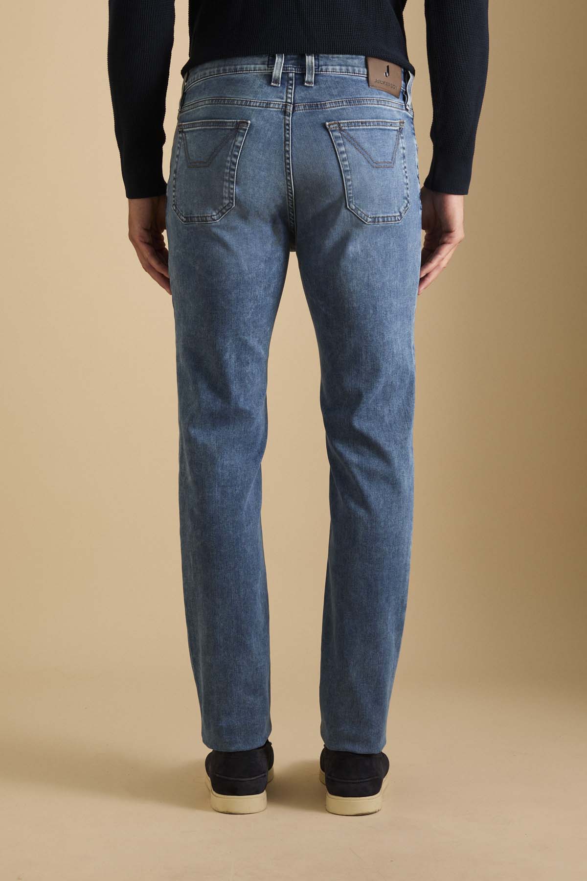 AI25JUPPA077JOHN001_DENI043_D112_446