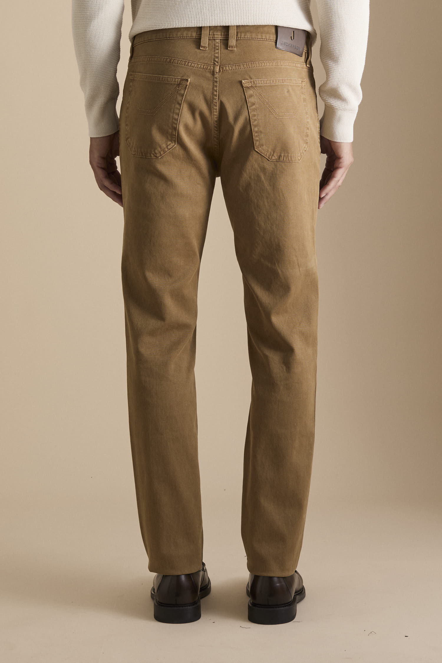 AI25JUPPA077JOHN001_PIQU003_7007_373