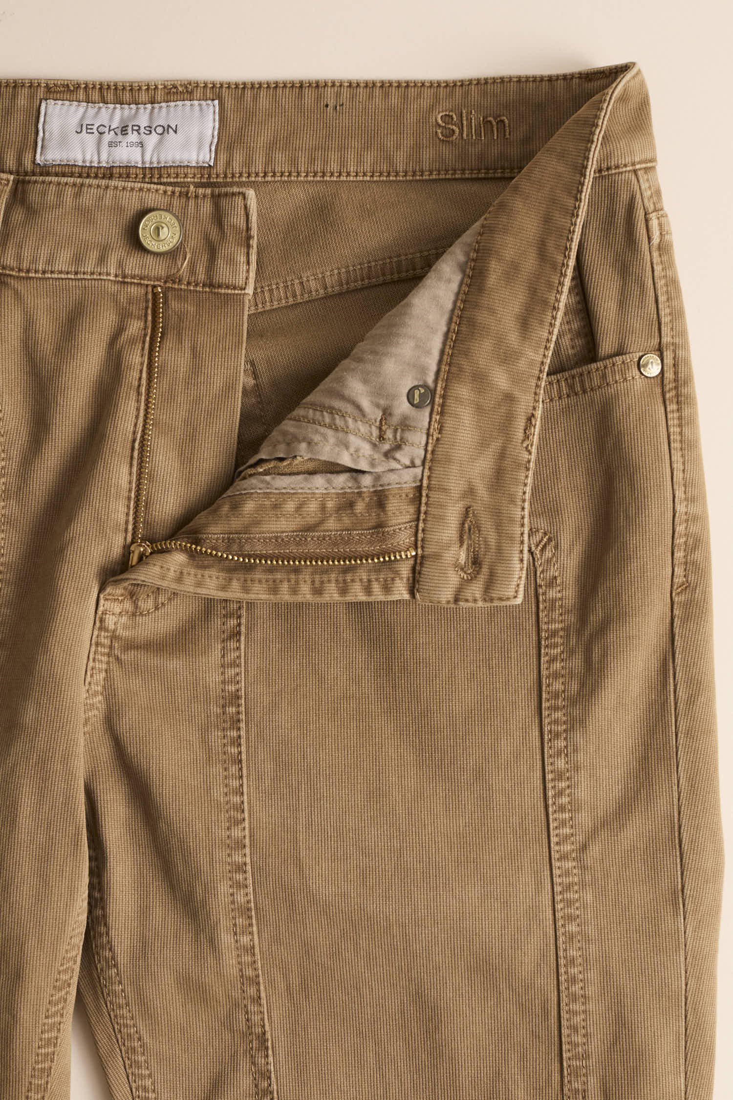 AI25JUPPA077JOHN001_PIQU003_7007_406