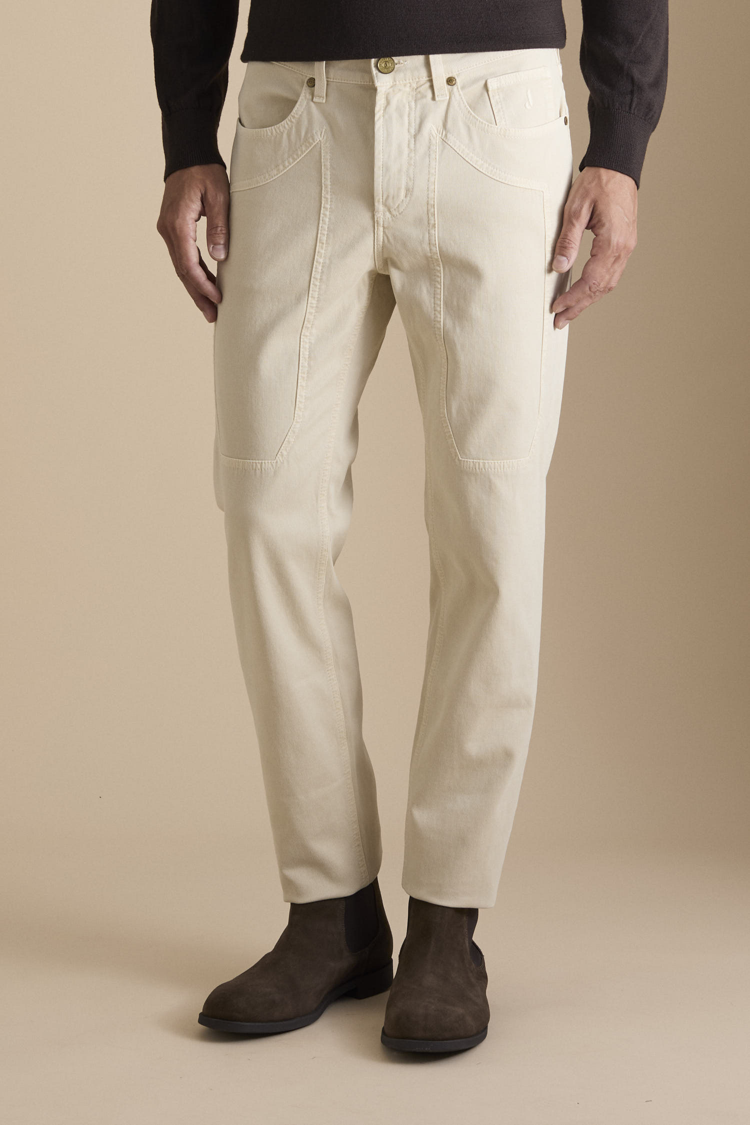 AI25JUPPA077JOHN001_PIQU003_7054_387