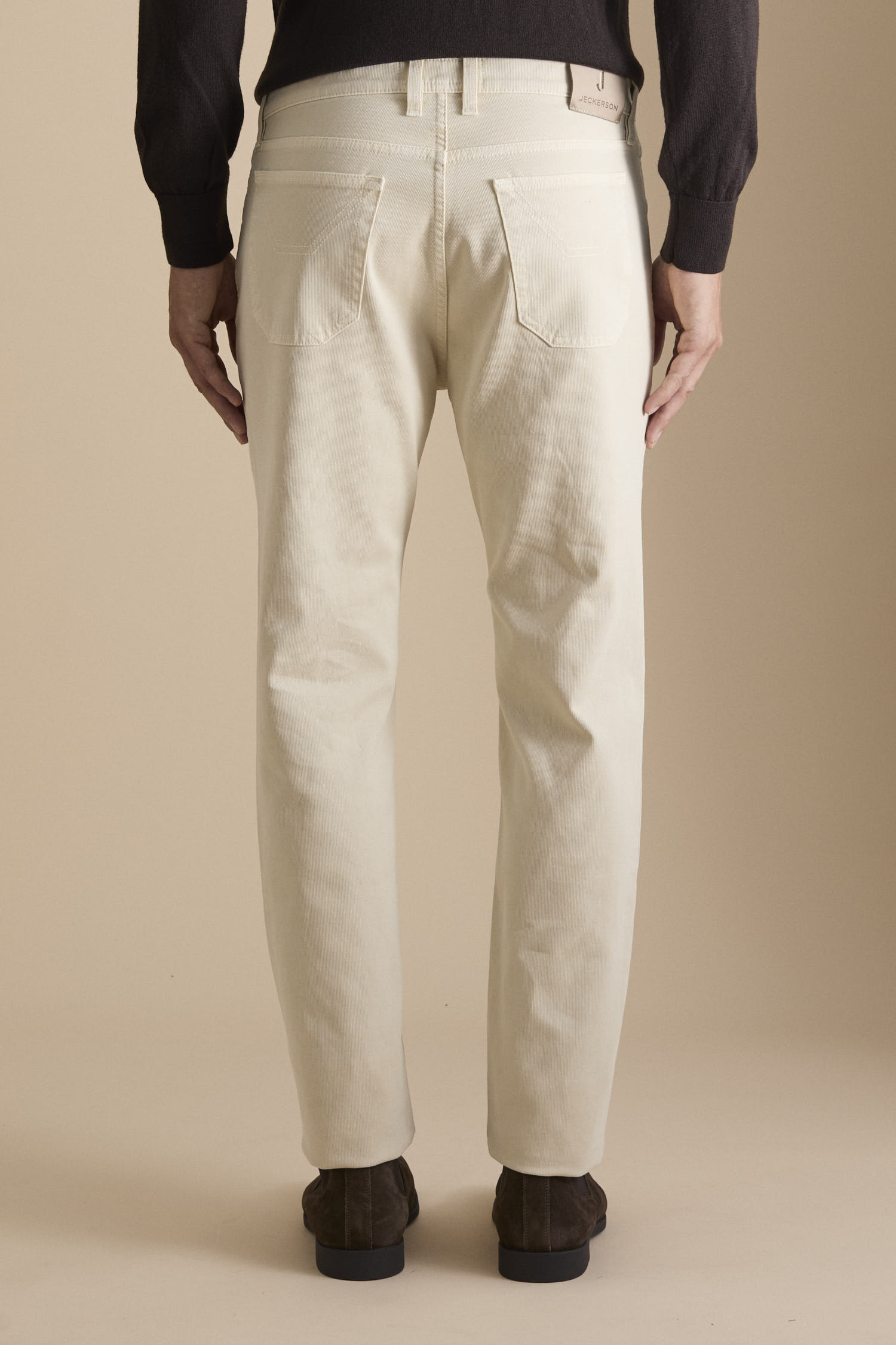 AI25JUPPA077JOHN001_PIQU003_7054_393