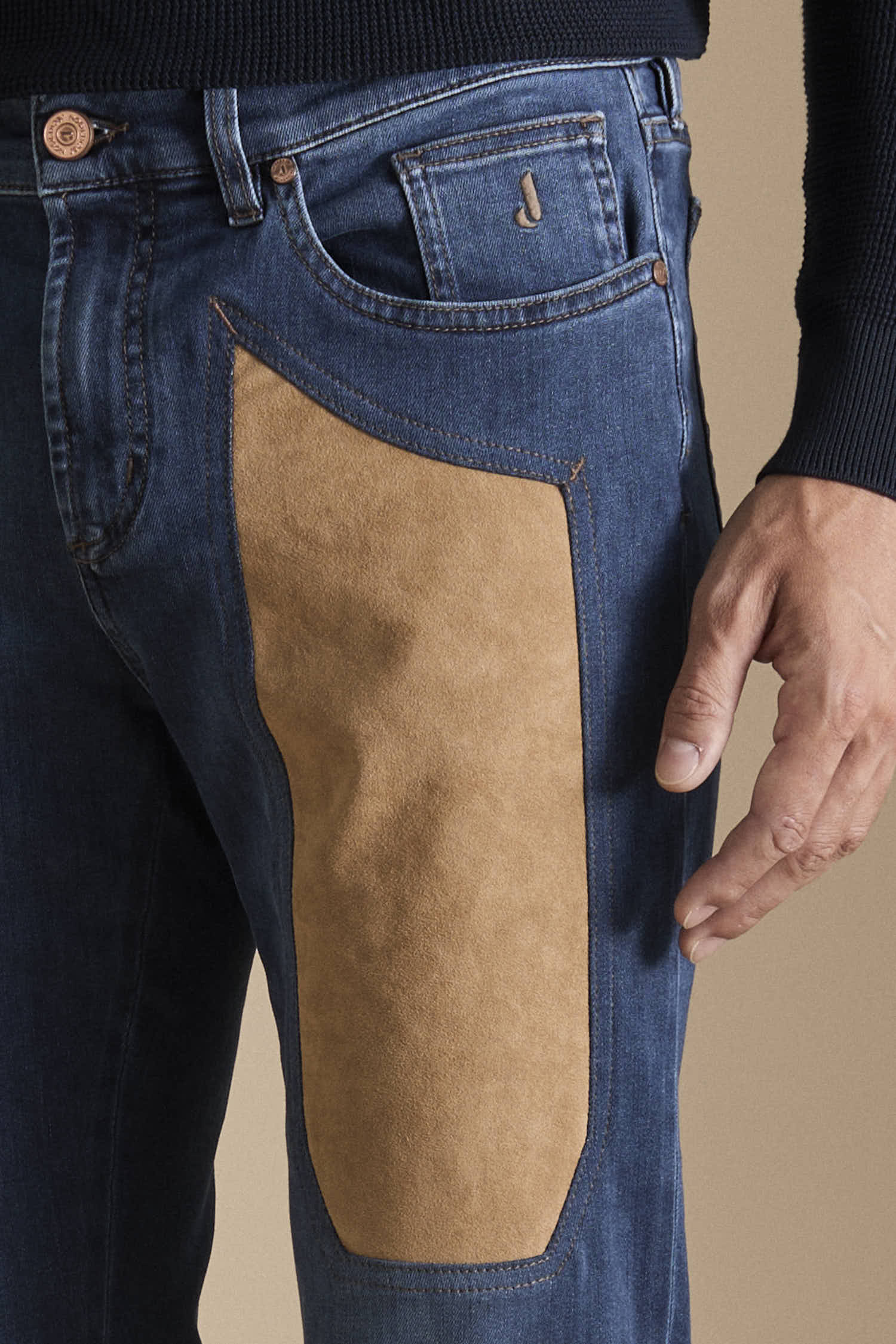 AI25JUPPA077JOHN022_DENI043_D111E_048