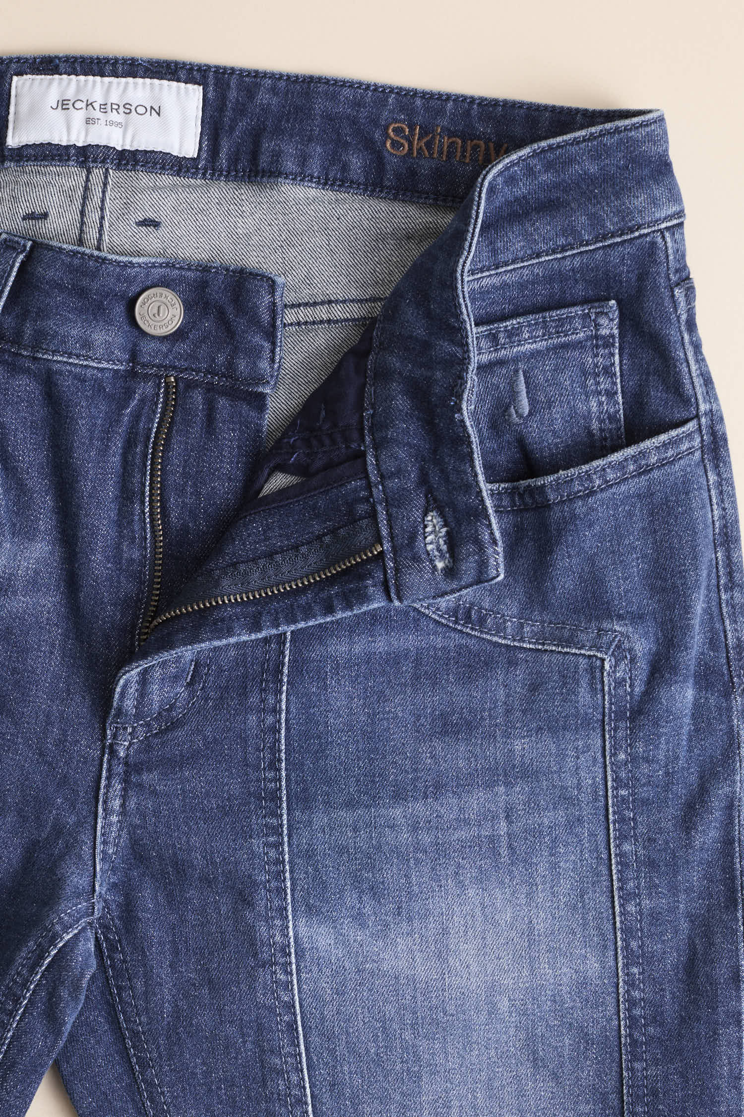 AI25JUPPA100JAMES001_DENI027_D128_224